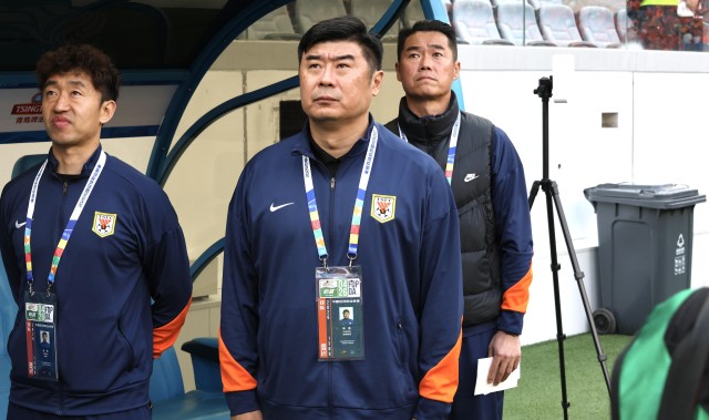 九游体育-宿茂臻：丢球和阵型关系不大，克雷桑没首发因他有一些小伤
