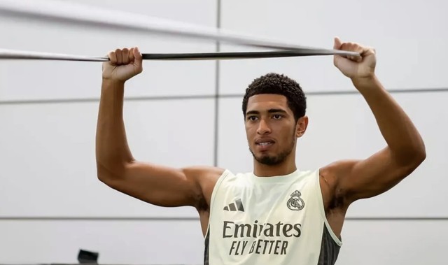 九游体育-马卡：贝林厄姆本周恢复有球训练，希望提前复出但被医生劝止