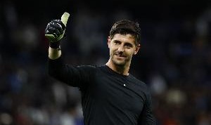 九游体育平台-马卡：库尔图瓦续约达协议，皇马维持32岁以上球员一年一续原则