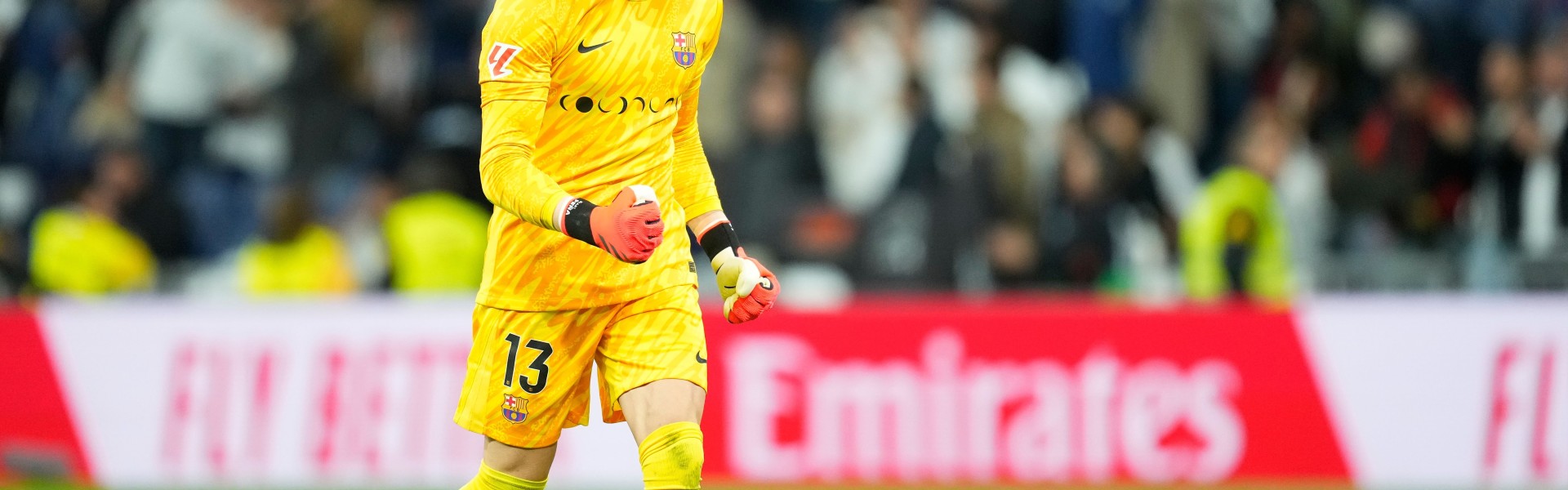 九游体育官网入口-巴萨敦促科莫明确佩尼亚转会立场，塞尔塔加入球员争夺战