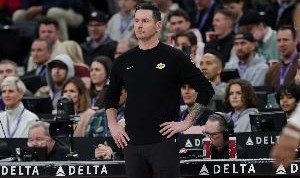 雷迪克：需要在执行力和防守上改进 球队正在经历一些事情